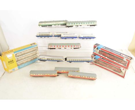 Lima Fleischmann Piko HO gauge Multiple Units and  coaches (17), comprising in original boxes Piko SVT137 Three Car Articulat