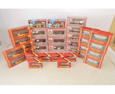 Hornby Lima  and other 00 gauge Sets of wagons in original boxes (33), comprising Lima 305639 Yeoman stone hopper (7), 305637