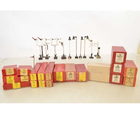 Trix 00 Gauge Signals and Yards Lamps and other Accessories (30+), Electric Remote Control Semaphore Signals (5), Electric Co