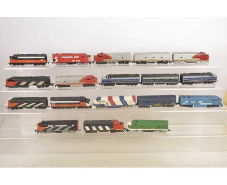 US outline Walthers RSO Tri-ang and other  diesel single ended and centre car Locomotives H0 gauge (29), comprising Life-Like
