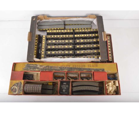 Trix 00 Gauge boxed 2/314 LMS Passenger Train Set and unboxed metal Pullman and BR WR chocolate and cream Coaches (20), compr