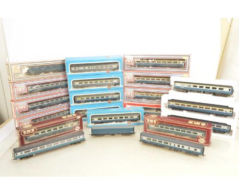 Lima Airfix Jouef 00 gauge  Mark 2 and Mark 3 coaches in BR blue/grey liveries (21), including in original boxes Airfix 54200