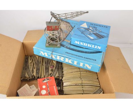 Marklin H0 gauge stud contact track (qty), comprising in original boxes Marklin 7192 Level crossing, 7186 Turntable, 7041 Sig