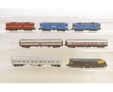 Australian South African  outline Lima Tri-ang   diesel and electric Locomotives and coaches H0 gauge (7), comprising Lima So