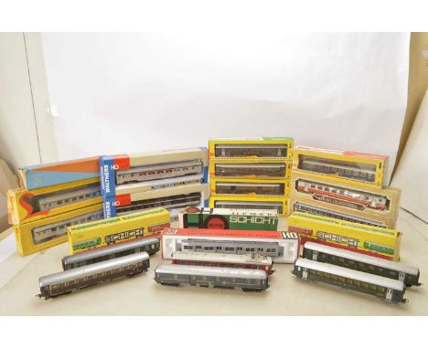 Fleischmann Lima Liliput Walthers and other H0 gauge coaches (21), comprising in original boxes Liliput SBB coaches (2), Schi