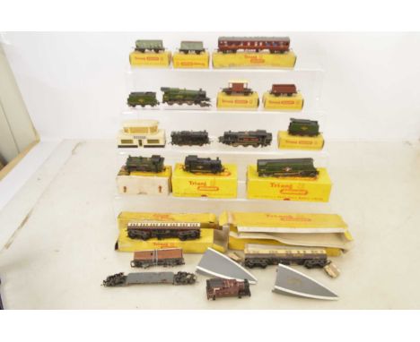 Tri-ang TT Locomotive Coaches Trucks Accessories and Track, T93 and T94 BR green Merchant Navy Class 35028 'Clan Line' Locomo