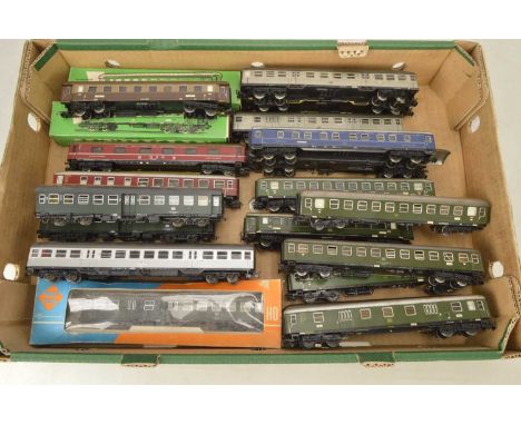 Marklin Roco HO gauge Bogie coaches  (20), comprising in original box Roco 4250 green suburban coach (3 two unboxed), unboxed