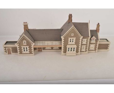O Gauge scratchbuilt large  Railway Station, Footbridge Goods Shed Engine Shed and other Buildings and Accessories (qty), inc