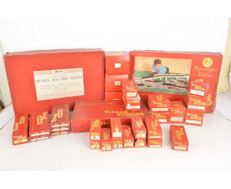 Rovex Richmond  and Tri-ang 00 gauge Sets Rolling stock and building all in original boxes (31), comprising Rovex "Model Elec