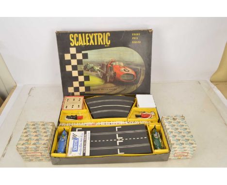 Tri-ang Minimodels Havant Scalextric GP 2 Set and two buildings (3),  Set comprising green and blue Vanwall, Track, Hand Cont