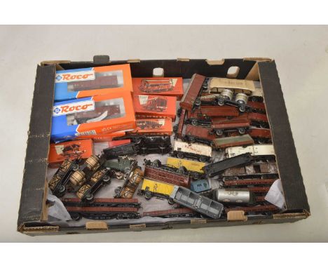 Marklin Roco HO gauge Electric Locomotive and assorted freight wagons  (45), comprising Marklin six wheel electric Locomotive