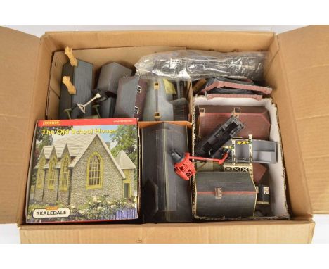 Kitmaster Airfix 00 gauge rolling stock and building kits with Hornby Lima and other buildings and track (qty), comprising in