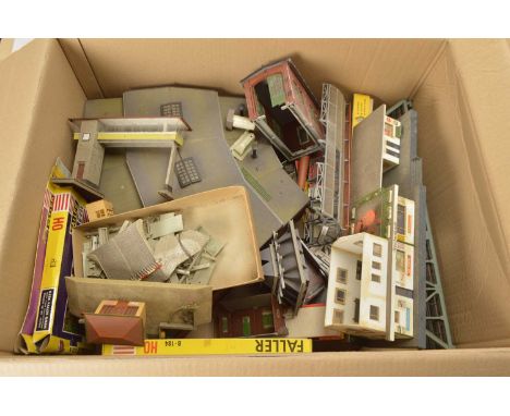 Vollmer Faller and other H0 gauge Railway Industrial and residential buildings (qty), comprising large semi-roundhouse 3 trac