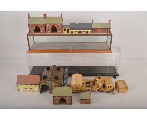 Lima Hornby and other 00 gauge Locomotive wagons buildings and exhibition cases (qty), comprising in original boxes Lima 2051
