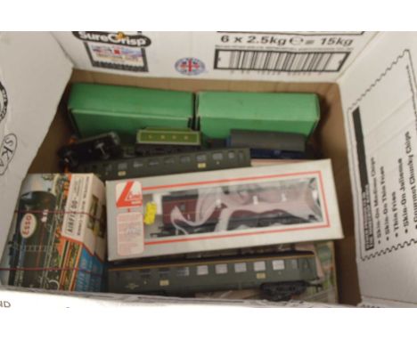 Hornby Acho Lima  H0/00 gauge and other rolling stock and accessories (qty), comprising in original boxes Lima 305371 parcels