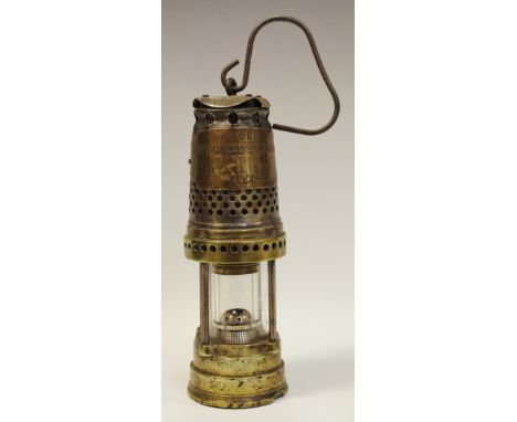 A Best's Gauzeless Lamp Co. Ltd No.655 Fleece Lane, Leeds 