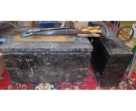An early 20th century tool chest with Record No.4 plane,boxed; various planes, chisels, wood working and engineering tools;an