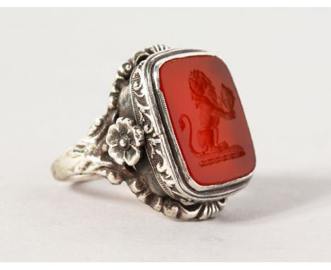 A GEORGIAN GOLD FOB RING, lion.