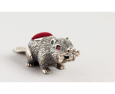 A NOVELTY SILVER BEAVER PIN CUSHION.