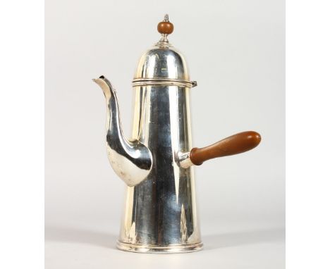 AN 18TH CENTURY STYLE SILVER COFFEE POT, of plain tapering form with side handle. Sheffield 1967.  20ozs.  10ins high.
