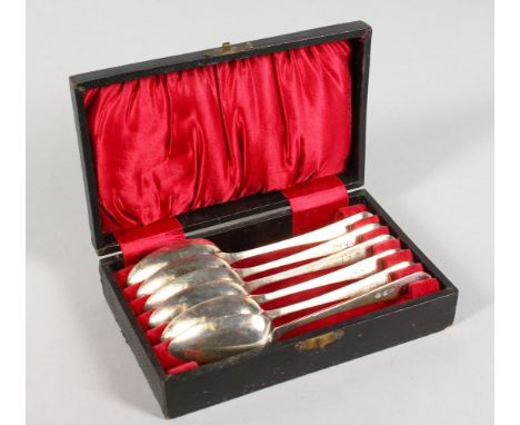 A SET OF SIX SILVER TEASPOONS. London 1814, Maker: TB, in a later box.