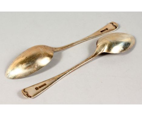 A PAIR OF SILVER TABLESPOONS. Sheffield 1914.