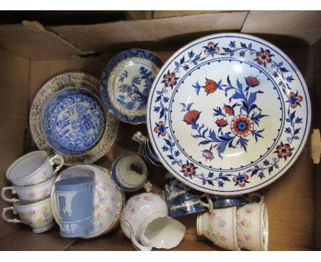 A box of assorted tea cups, saucers, plates, bowls etc
