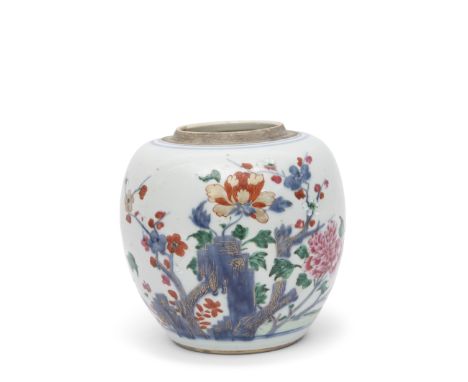 18th century Chinese porcelain ginger jar decorated in famille rose style, 21cm high