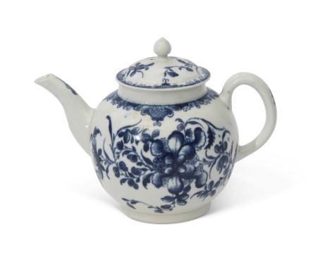 18th century Worcester porcelain tea pot with a blue and white painted design of flowers, the cover with similar design, 15cm