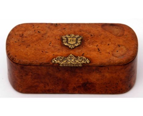 Burr walnut snuff box, circa 1820, unmarked, gold mounted, tested as 9ct gold
