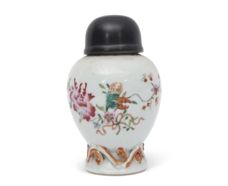 18th century Chinese porcelain tea caddy with wooden cover, the caddy decorated in famille rose style, 12cm high