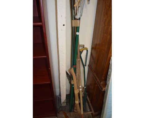 Mixed Lot: Assorted garden tools