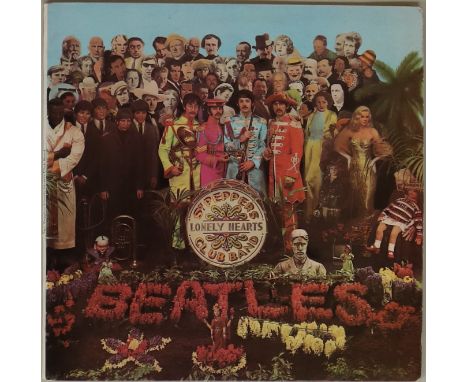 THE BEATLES - SGT. PEPPER'S LONELY HEARTS CLUB BAND - UK MONO WIDE SPINE. A well presented orignial UK mono copy of the stand