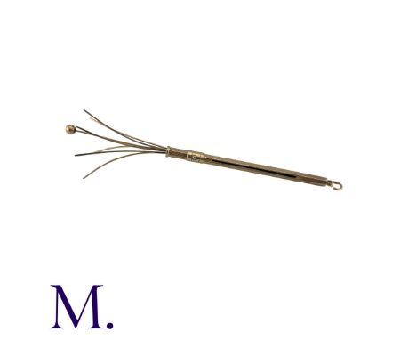 A Gold Cocktail Stirrer in 9K yellow gold with push to open-pull to close function.  Hallmarked for 9ct gold.Size: 8.6cmWeigh