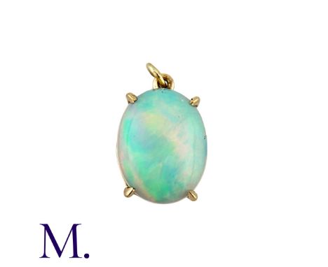 An Opal Pendant in yellow gold, set with a cabochon opal of approximately 2.50cts. Unmarked but tests indicate 9 carat gold.S