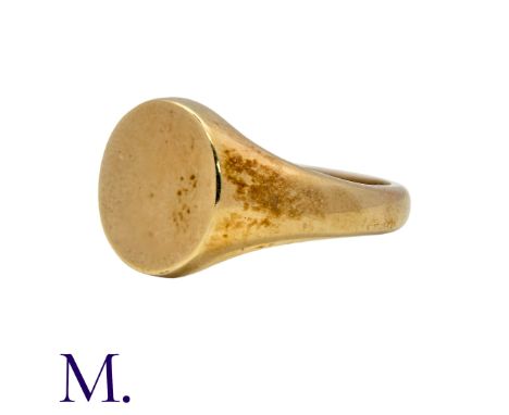 A Signet Ring in 9K yellow gold, with polished oval face.  Hallmarked for 9ct gold.Size: XWeight: 9.9g 