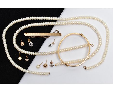 AN ASSORTMENT OF YELLOW METAL JEWELLERY,  to include a pair of cubic zirconia and 9ct gold stud earrings, hallmark rubbed, ap