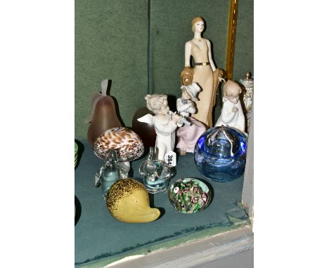 A GROUP OF CERAMICS AND GLASS WARES, to include a Lladro 'Angel with Flute' 4540, sculptor Fulgencio Garcia, issued in 1970 (