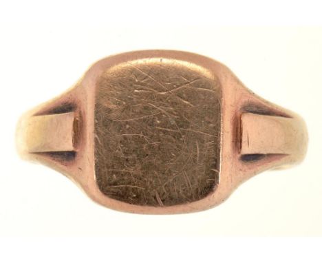 A 9CT GOLD SIGNET RING, BIRMINGHAM 1944, 4.3G, SIZE R++GOOD CONDITION