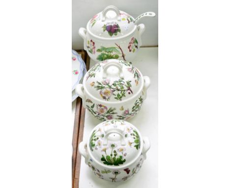 A PORTMEIRION BOTANIC GARDEN PATTERN SOUP TUREEN, COVER AND LADLE AND A GRADUATED PAIR OF CASSEROLES AND COVERS EN SUITE, TUR