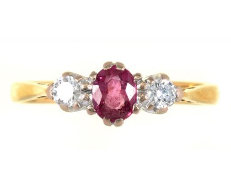 A RUBY AND DIAMOND 18CT GOLD RING, BIRMINGHAM 1988, MAKER'S MARK H&M, 2.6G, SIZE N++GOOD CONDITION