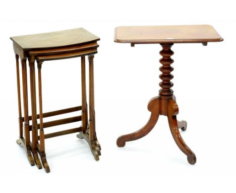 A VICTORIAN MAHOGANY TRIPOD TABLE, 72CM H; 66 X 45CM AND A LINE INLAID MAHOGANY BOW FRONTED NEST OF TABLES 