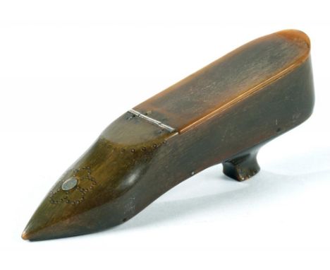AN EARLY VICTORIAN CARVED HORN AND PIQUÈ LADY'S SHOE NOVELTY SNUFF BOX, 11CM L