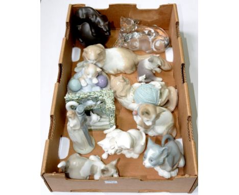 CATS. A COLLECTION OF NAO, LLADRO AND OTHER MODELS OF CATS AND KITTENS, VARIOUS SIZES AND A FURTHER NAO GROUP OF A BRIDE AND 