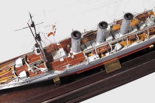 Modell Sms Emden Kleiner Kreuzer Der Kaiserlichen Marine Vollmodell Im Massstab 1 100 Lange 1