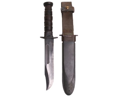 WW2 American USN Mk2 Combat Knife, blued single edged clipped point blade, 17 ½ cm in length. Underneath the cross guard is s