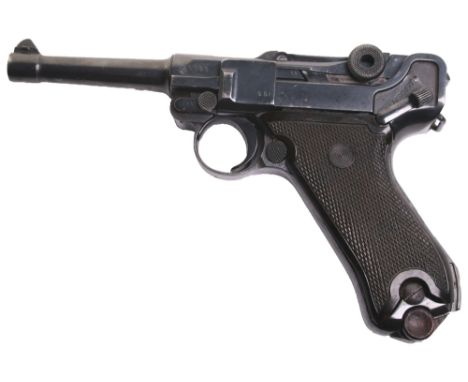 WW1 1914 Dated German Luger P08 Semi Automatic Pistol, 9mm calibre / chamber with 10cm barrel. 95% matching numbers. Complete