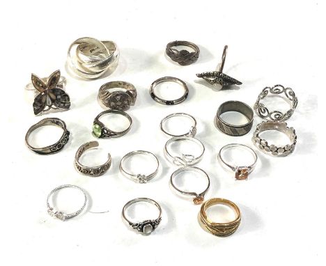 Selection of vintage silver rings weight 65g 