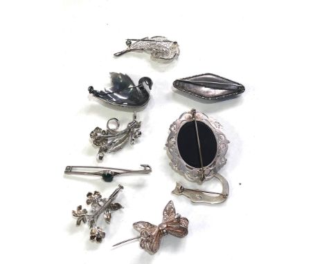 Selection vintage silver jewellery includes brooches cufflinks etc weight 60g 