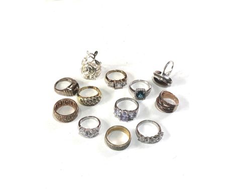 Selection of vintage silver rings weight 64g 